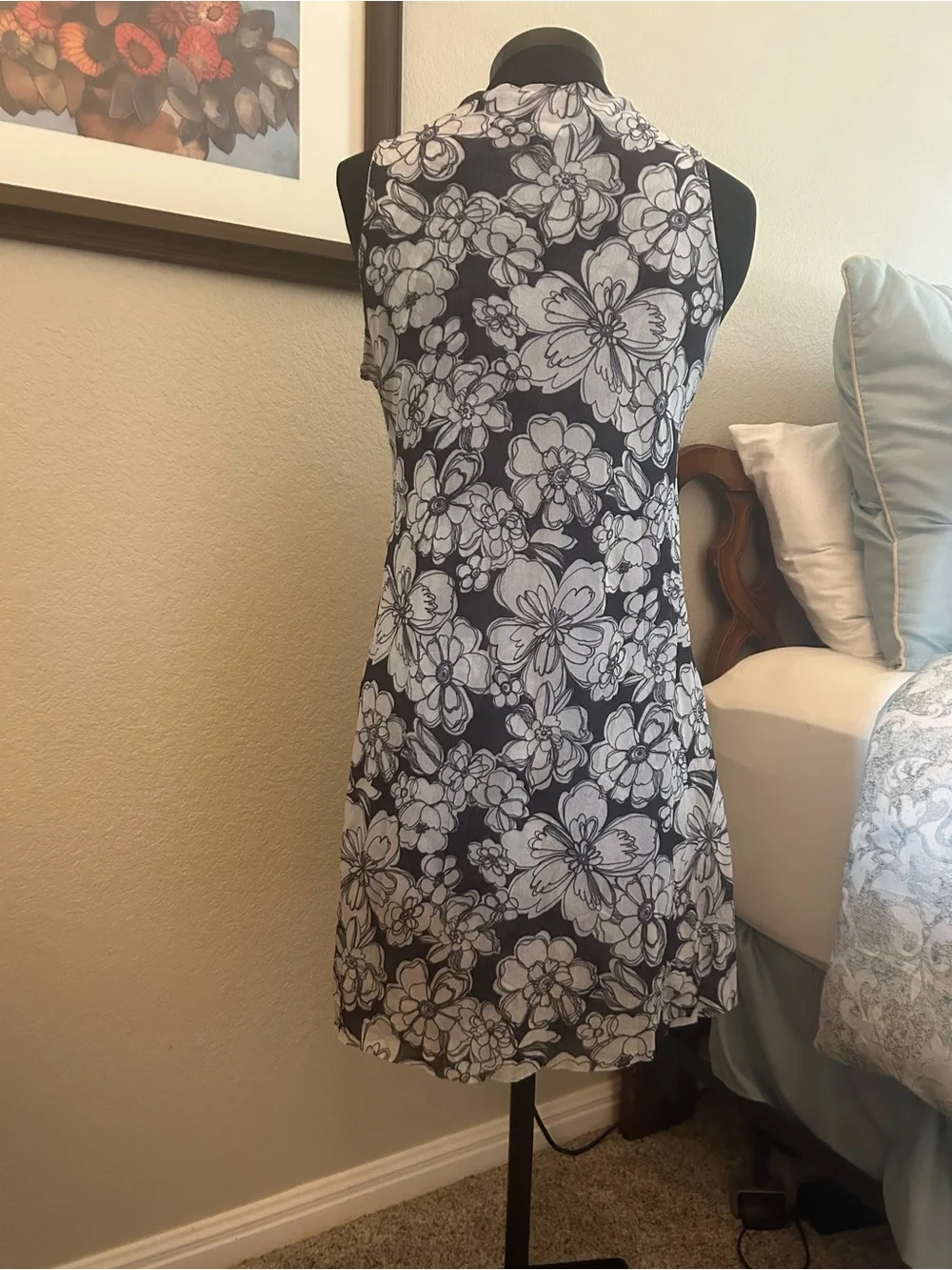 White House, Black Market Floral V-Neck Sleeveless Dress. Size XL NWTGS.